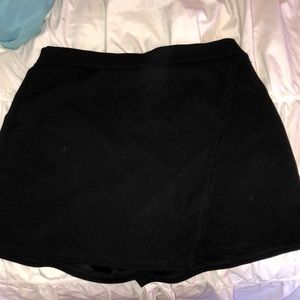 Black skirt/skort
